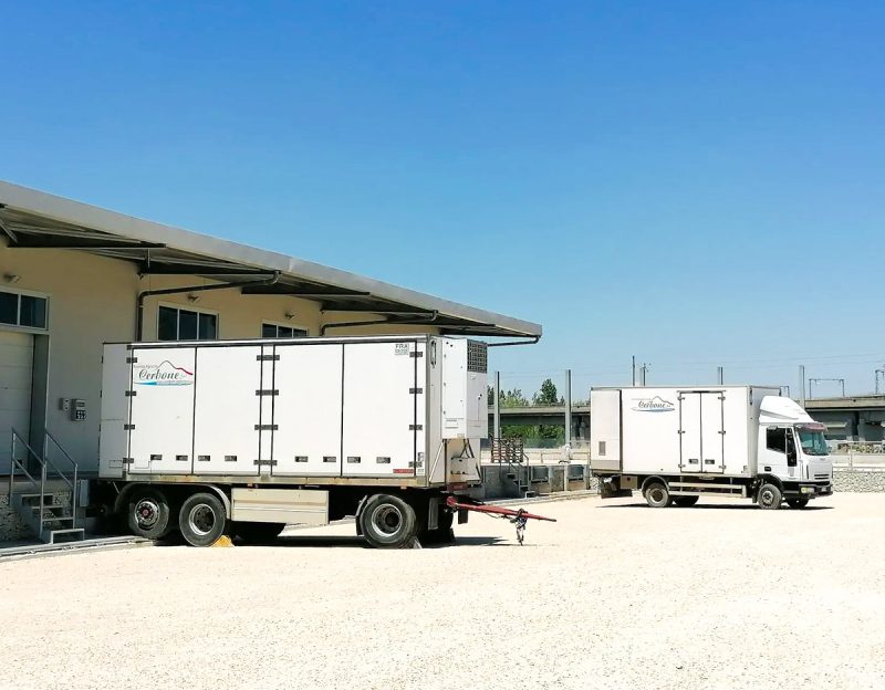 azienda_agricola_cerbone_autocarri_centro_distribuzione-9f07daf6-1920w